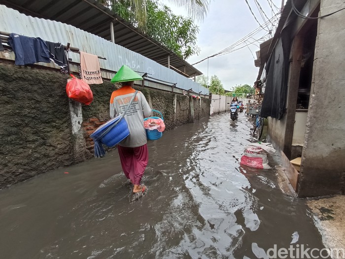 Sudah 5 hari, banjir di Tegal Alur Jakbar belum kunjung surut (Wildan Noaviansyah/detikcom)