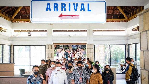 Tinjau Kesiapan Travel Bubble, Sandiaga: Fasilitas di Pelabuhan Nongsapura Sudah Memadai