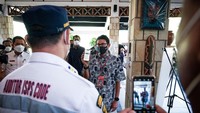 Dalam tinjauan terkait Travel Bubble, Sandiaga menyampaikan bahwa fasilitas di Pelabuhan Nongsapura sudah memadai.  (dok. Kemenparekraf)