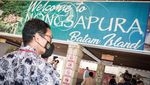 Foto: Kunjungi Pelabuhan Nongsapura, Sandiaga Tinjau Kesiapan Travel Bubble