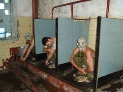 Tren Unik Orang Rusia Berpose di Toilet, Aneh Tapi Bikin Ngakak