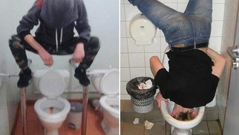 Beraksi di toilet. Foto: Sadanduseless