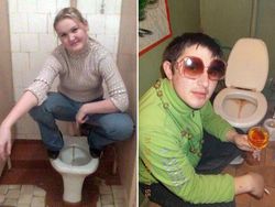 Tren Unik Orang Rusia Berpose di Toilet, Aneh Tapi Bikin Ngakak