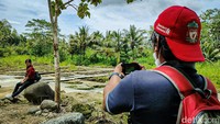 Lokasi Watu Lempeng yang dulu hanya diketahui terbatas oleh warga Brangkal dan sekitarnya mulai ramai didatangi masyarakat luar kampung. Pemicunya dari foto-foto para goweser berlatar Watu Lempeng yang viral di sosial media. 