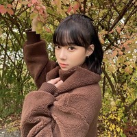 Winter aespa dianggap sebagai salah satu representasi kecantikan idol KPop wanita generasi keempat. Dengan tinggi badan 164 cm, proporsi tubuhnya dinilai ideal karena terlihat semampai. Belakangan pemilik nama asli Kim Min Jeong itu diduga membocorkan personel kelima aespa yang akan bergabung ke dalam grupnya. Foto: dok. Instagram aespa_official