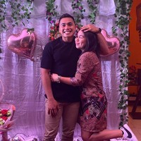 “Tidak ada kata lain selain mengucap syukur atas semua perjalanan hidup yang Tuhan Yesus berikan dan ahkirnya bisa menemukan orang yang tepat yang bisa menerima semua ketidak sempurnaan untuk dijadikan sempurna dan indah.. thanks and love you so much sayang, tulis keterangan foto di Instagram manganang92 pada Sabtu (22/1/2022). Foto: Instagram @manganang92