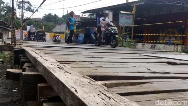 Bahaya! Jembatan Penghubung 3 Kecamatan di Sukabumi Rawan Kecelakaan