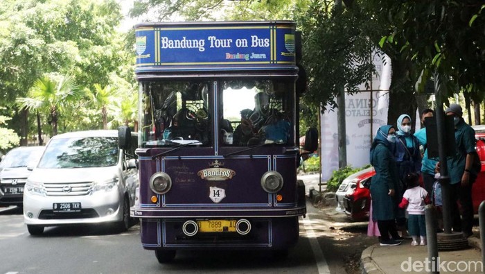 Bandros Masih Jadi Buruan Wisatawan yang Datang ke Bandung Bandung tour on bus (Bandros) masih menjadi salah satu angkutan parawisata favorit di Kota Bandung, Jawa Barat. Apalagi di hari libur ini.
