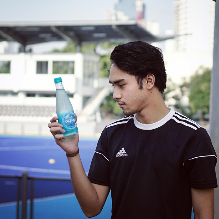 Gaya Santai Achmad Megantara Saat Ngopi dan Nikmati Mie Instan Gaya Santai Achmad Megantara Saat Ngopi dan Nikmati Mie Instan