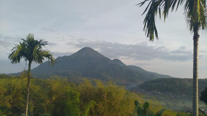 Gunung Penanggungan di Mojokerto