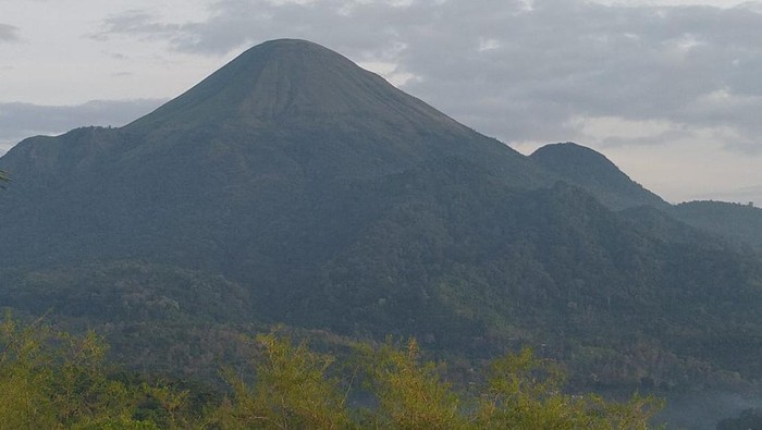 Gunung Penanggungan di Mojokerto