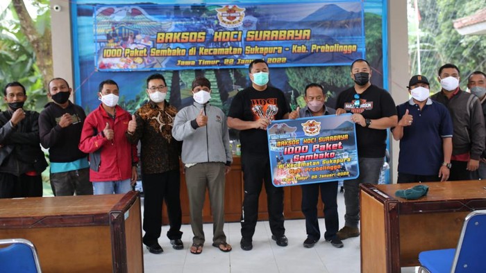 HDCI Surabaya Salurkan Bantuan Untuk Warga Sekitar Bromo