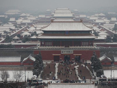 Kala Istana Kota Terlarang di China Berselimut Salju