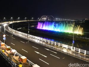 Air Mancur Menari dan Laser Show di Jembatan Suroboyo Bakal Dibuka Lagi