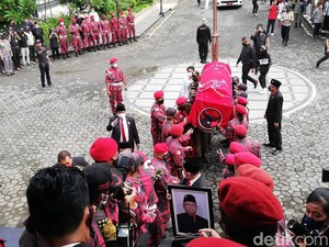 Jenazah Putut Gunawan Ketua Timses Jokowi-Gibran Dimakamkan di Solo