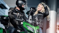 New Kawasaki Versys 650 meluncur di Indonesia dengan warna Candy Lime Green. Dijual harga OTR Jakarta Rp. 199.900.000,-. Foto: Kawasaki