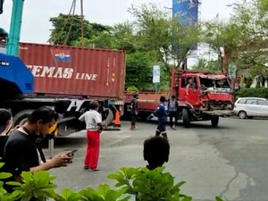 Inikah Jawaban Kenapa Sopir Truk di Balikpapan Tidak Banting Setir ke Kiri?