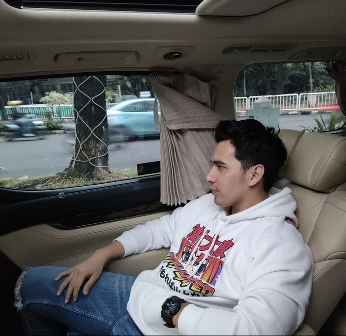 Kelewat Romantis, Pose Mesra Ridho Ilahi dan Dinar Candy Saat Suap-suapan Kelewat Romantis, Pose Mesra Ridho Ilahi dan Dinar Candy Saat Suap-suapan