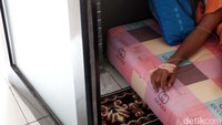 Saat ini, sampel sedang diteliti di Lab Kesehatan Daerah Jawa Barat di Bandung.