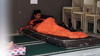 Sebelumnya, awal kejadian saat para santri dan ustadz makan malam pada Sabtu (22/1/2022). Kemudian merasakan keluhan mual dan diare sekitar pukul 20.30 WIB.