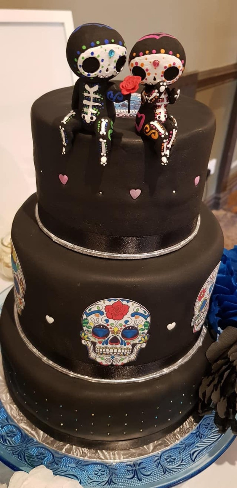 Mengusung Konsep Berbeda, Pengantin Ini Sajikan Kue Pernikahan Unik