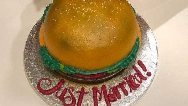 10 Kue Pernikahan Unik, Tema Tengkorak hingga Burger