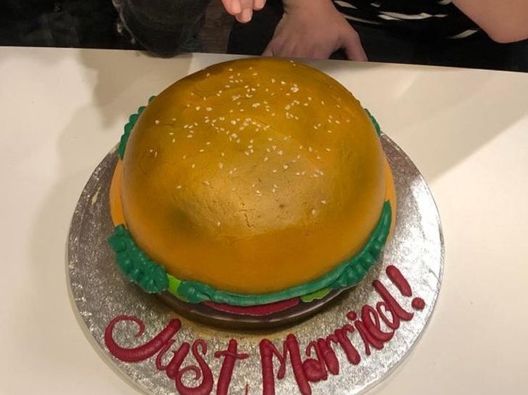 10 Kue Pernikahan Unik, Tema Tengkorak hingga Burger