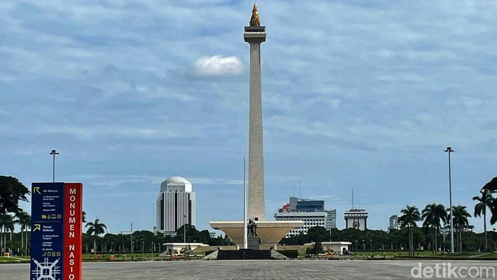 Kawasan Monas, Jakarta, masih tutup untuk pengunjung. Begini suasanya di Minggu (23/1) pagi ini.