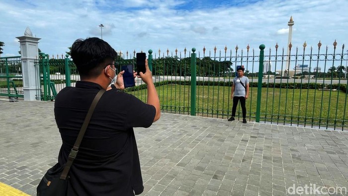 Kawasan Monas, Jakarta, masih tutup untuk pengunjung. Begini suasanya di Minggu (23/1) pagi ini.