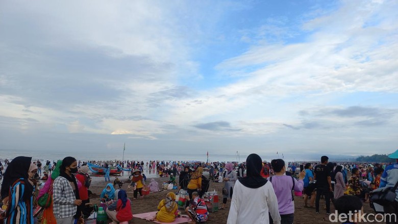 Minggu Pagi, Objek Wisata Pantai Pangandaran Diserbu Wisatawan Minggu Pagi, Objek Wisata Pantai Pangandaran Diserbu Wisatawan