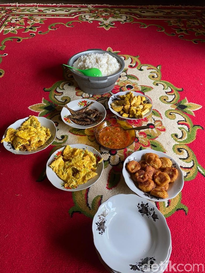 Nyambungan dan Nasi Oko, Tradisi Pemakaman Khas Cianjur yang Sarat Makanan