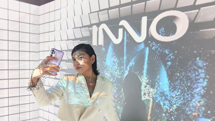 OPPO Pamer Teknologi Kamera HP Retractable di INNO Day