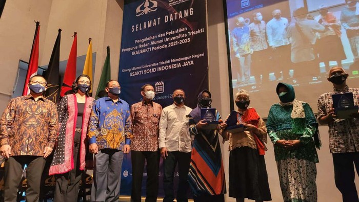 Pengurus Pusat Ikatan Alumni Universitas Trisakti (Ika-Usakti) berganti. Ika-Usakti kini dipimpin oleh Ketua Umum DR. Ir. Donny Yoesgiantoro, M.M., MPA.