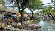 Curah Hujan Tinggi-Air Rob Jadi Alasan Banjir di Tegal Alur Sulit Surut