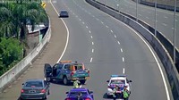 Kepala Satuan PJR Ditlantas Polda Metro Jaya Kompol Sutikno benarkan iringan mobil mewah itu melakukan dokumentasi di dalam tol. Dia mengatakan setidaknya ada lebih dari 7 mobil mewah yang ditegur. Kejadian ini dianggap mengganggu pengguna jalan lainnya.  (Foto: Dok. TMC Polda Metro Jaya)