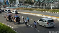 Banyak warga yang datang di pagi hari untuk berkeliling di pusat kota.