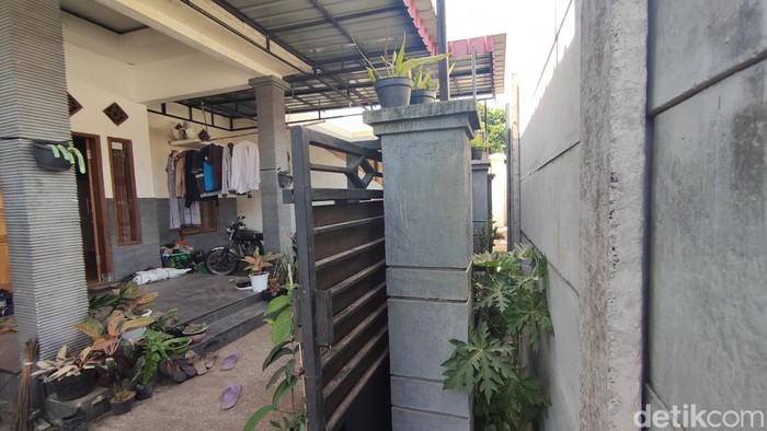 akses warga terhalang pagar beton perumahan