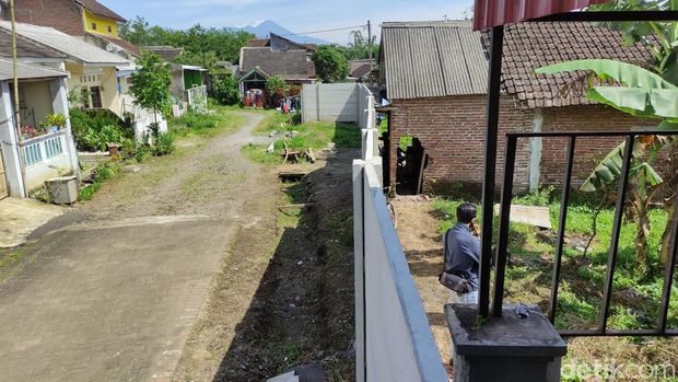 akses warga terhalang pagar beton perumahan