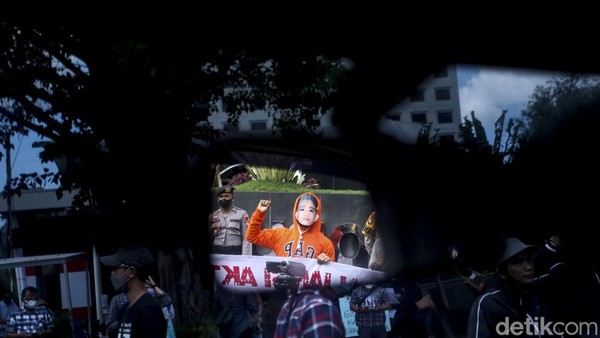 Aksi Massa Desak KPK Periksa Gibran-Kaesang