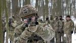 Semangat Warga Sipil Ukraina Berlatih Militer Meski Dingin-Bersalju