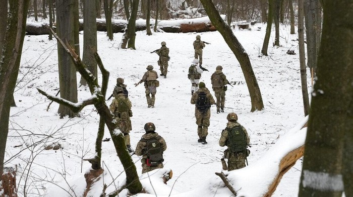 Members of Ukraines Territorial Defense Forces, volunteer military units of the Armed Forces, train in a city park in Kyiv, Ukraine, Saturday, Jan. 22, 2022. Dozens of civilians have been joining Ukraines army reserves in recent weeks amid fears about Russian invasion. (AP Photo/Efrem Lukatsky)