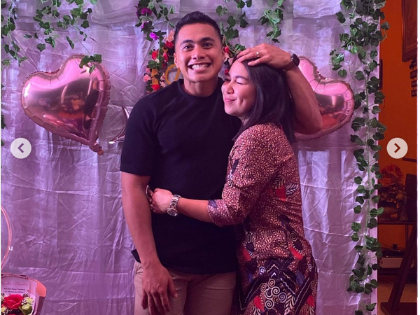 5 Foto Aprilio Manganang Tunangan Setelah Viral karena Operasi Ganti Kelamin