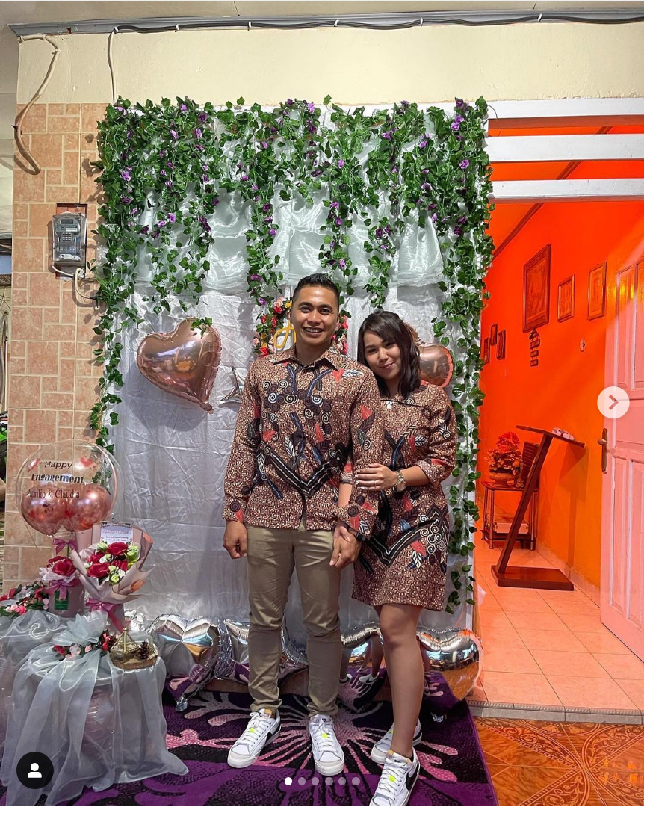 Aprilio Perkasa Manganang demikian nama lengkap mantan pemain timnas voli itu mengunggah foto pertunangannya di Instagram. Dia memperkenalkan tunangannya yang bernama Claudya. Foto: Dok. Instagram @c.cvanrhyn