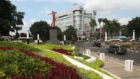 Lokasi patung Tentara Pelajar dikelilingi taman yang kini kondisinya dipercantik Pemkot Bandung. Tanaman berwarna hijau dan merah menghiasi pelataran taman ini.