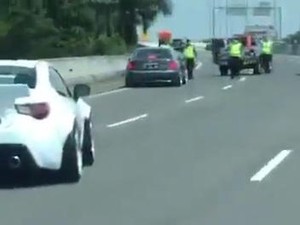Klarifikasi Konvoi Mobil yang Disetop Polisi di Tol Andara