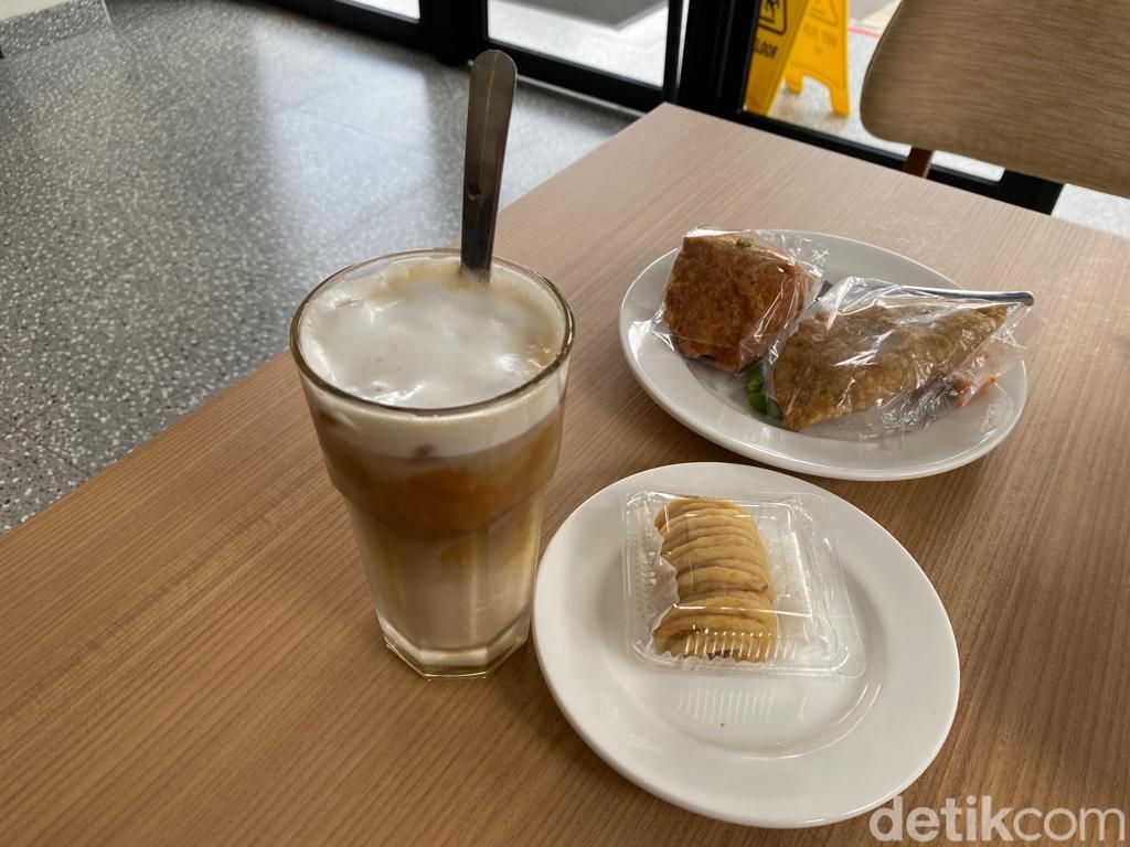 Cafe RSPI : Nostalgia Nasi Goreng Puspita dan Tahu Isi Kantin Rumah Sakit