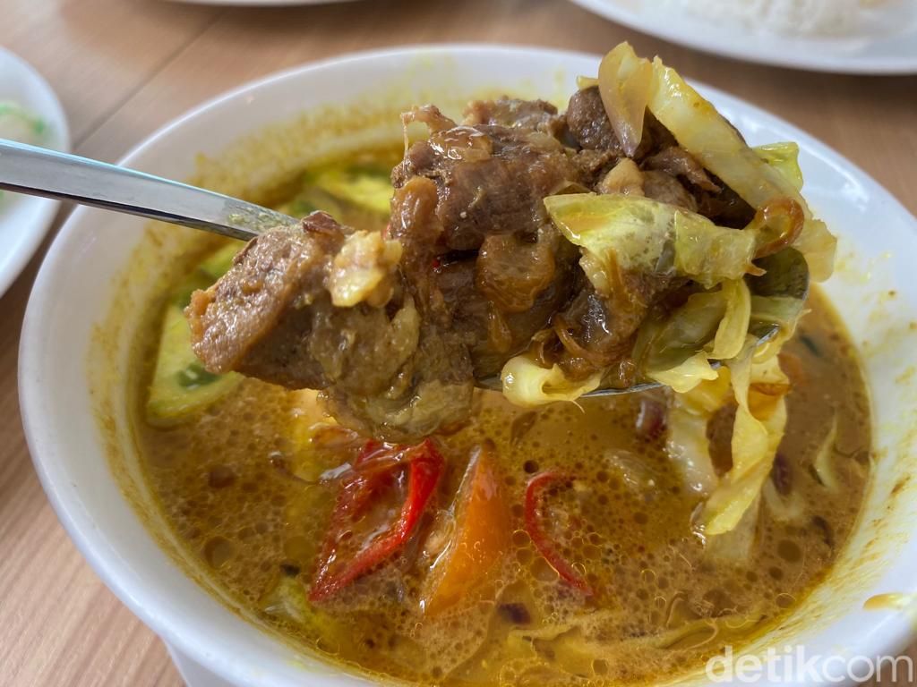 Cafe RSPI : Nostalgia Nasi Goreng Puspita dan Tahu Isi Kantin Rumah Sakit