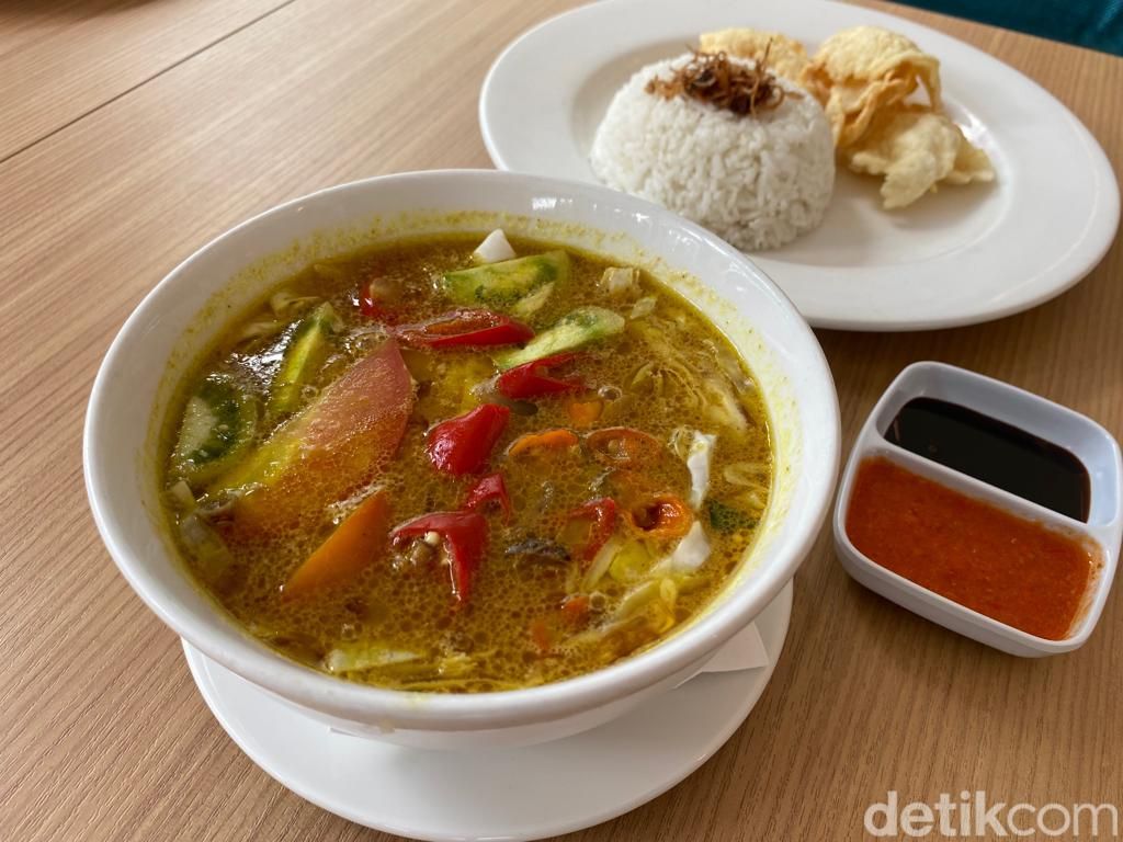 Cafe RSPI : Nostalgia Nasi Goreng Puspita dan Tahu Isi Kantin Rumah Sakit