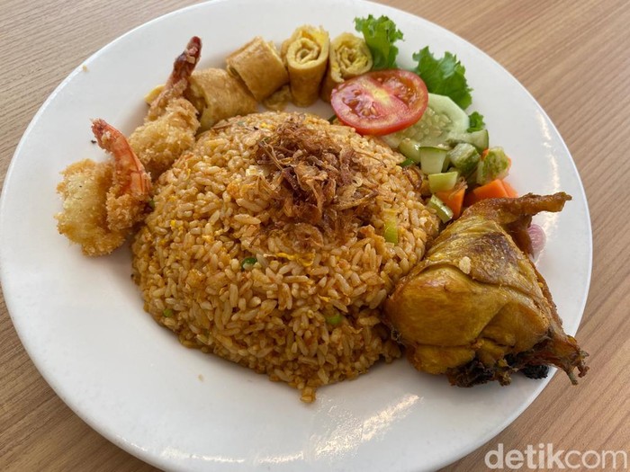 Cafe RSPI : Nostalgia Nasi Goreng Puspita dan Tahu Isi Kantin Rumah Sakit