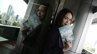 Dalam buku Biru Kelana yang diterbitkan GagasMedia, dia menceritakan proses penyembuhan dari keterpurukan ketika jalan-jalan keliling Indonesia. Foto: Muhammad Ridho
